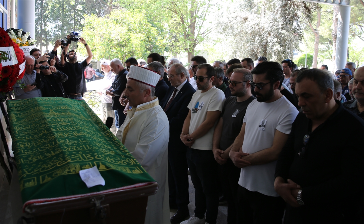 Teknik direktör Ersun Yanal'ın babası Ural Yanal, Denizli'de defnedildi