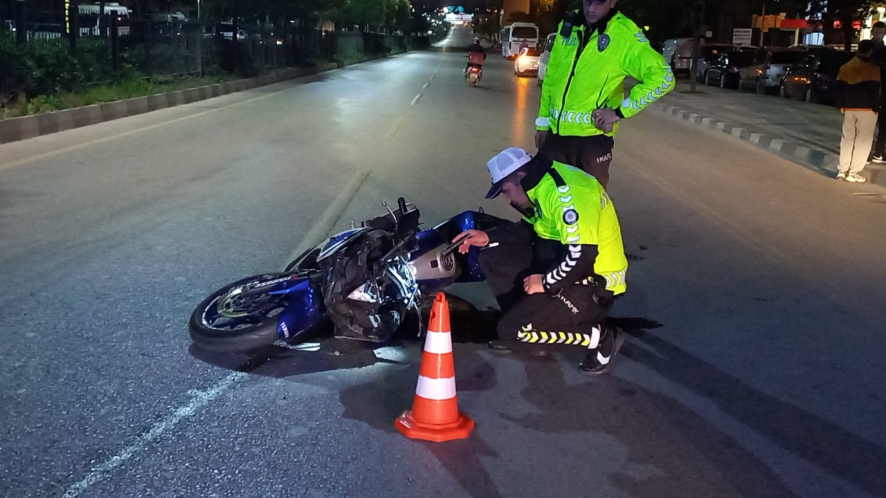 Manisa'da devrilen motosikletteki 1 kişi öldü, 1 kişi yaralandı