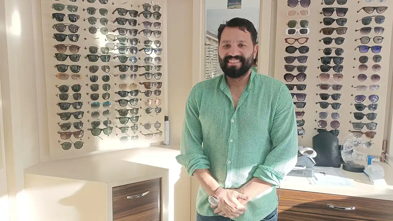 Uşaklı Optisyenden Tavsiye: “Moda Değil, Sağlık Öncelikli Olsun”