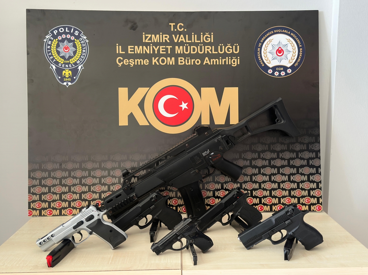 Çeşme'de suç örgütü operasyonunda 4 şüpheli tutuklandı
