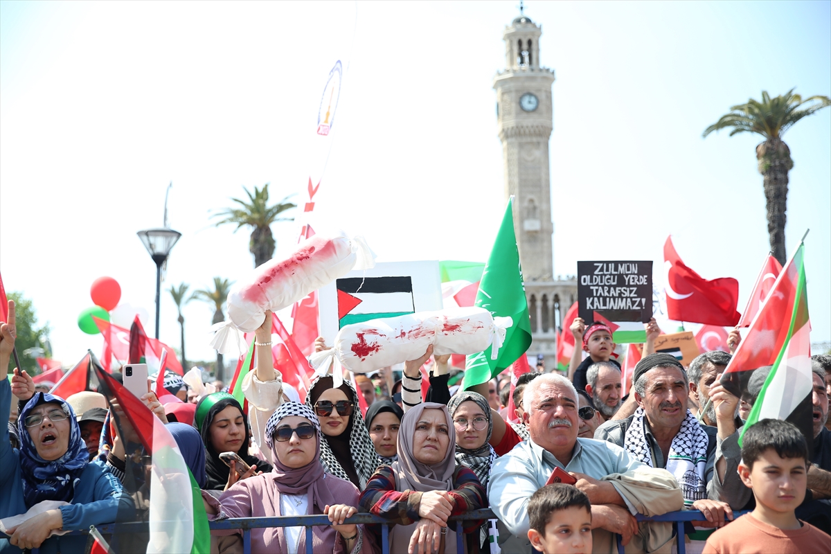 İzmir'de, Filistin'e destek yürüyüşü düzenlendi