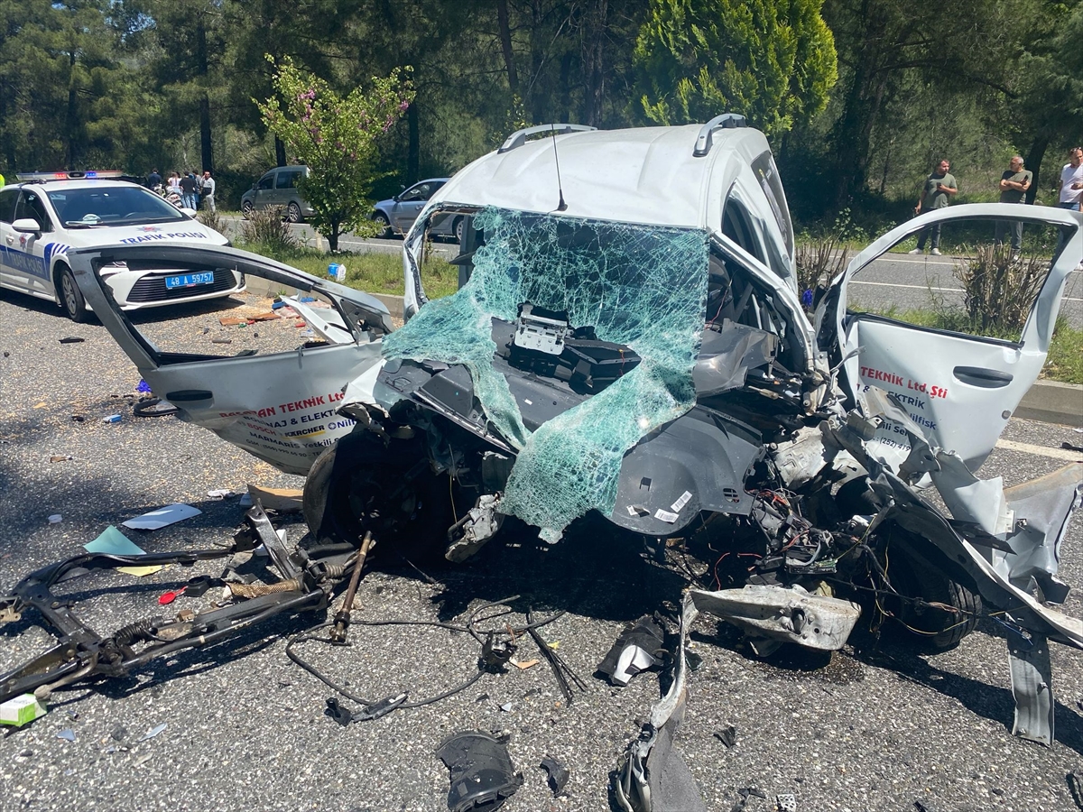Muğla'da 4 aracın karıştığı kazada 2 kişi öldü, 2 kişi yaralandı