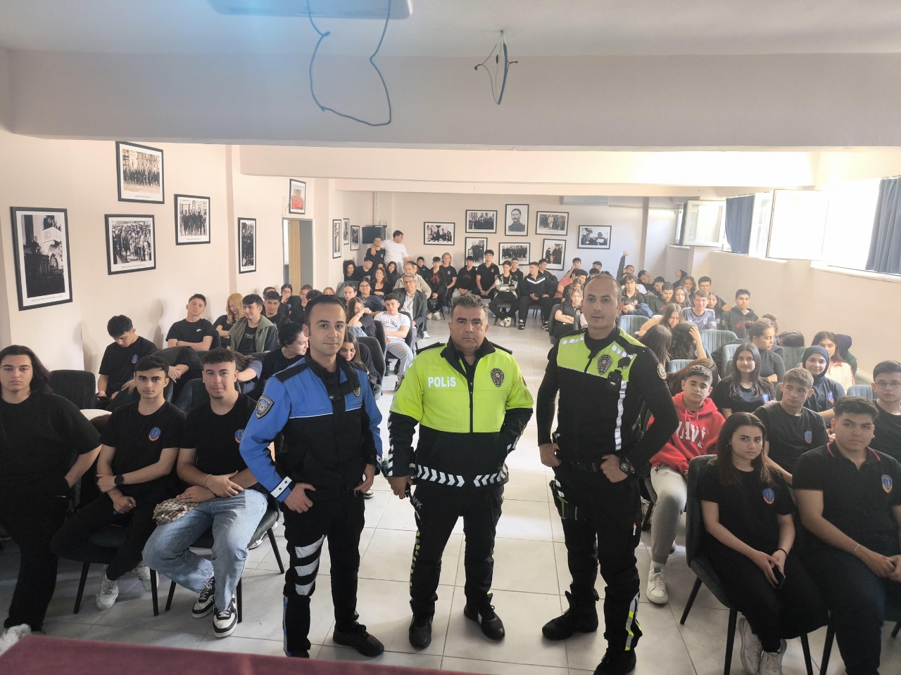 Bodrum'da öğrencilere trafik kuralları ve trafikte davranış şekilleri anlatıldı