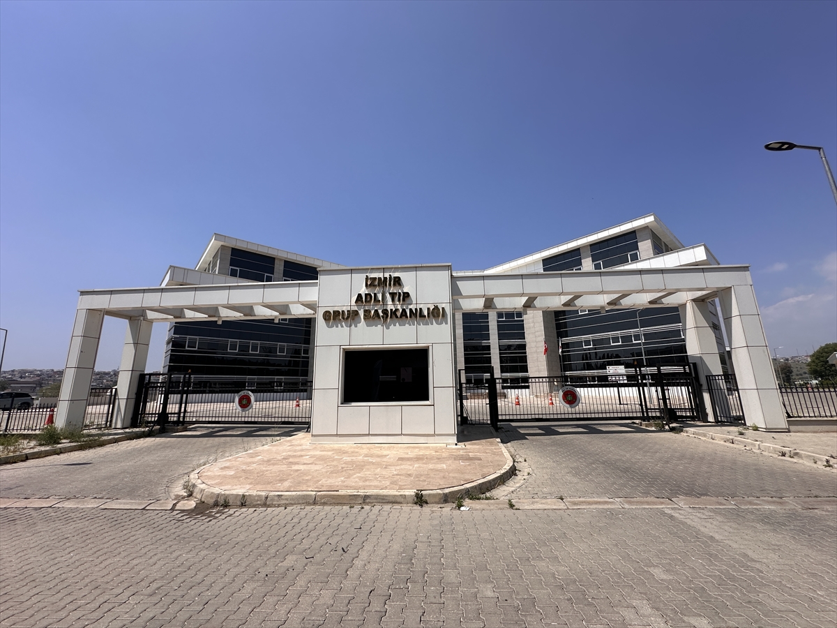İzmir'de oğlu tarafından silahla vurulan eski milletvekilinin eşi hayatını kaybetti