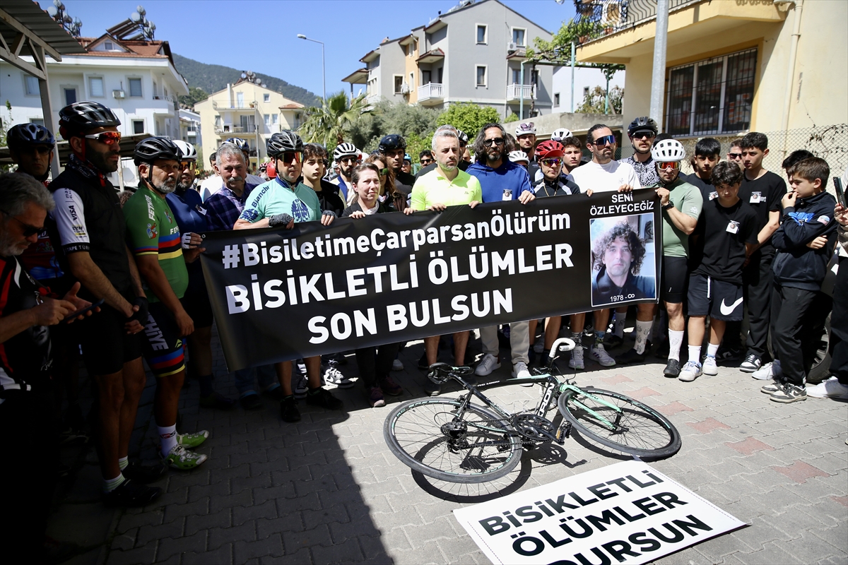 Fethiye'de bisiklet tutkunları trafik kazasında yaşamını yitiren arkadaşları için pedal çevirdi