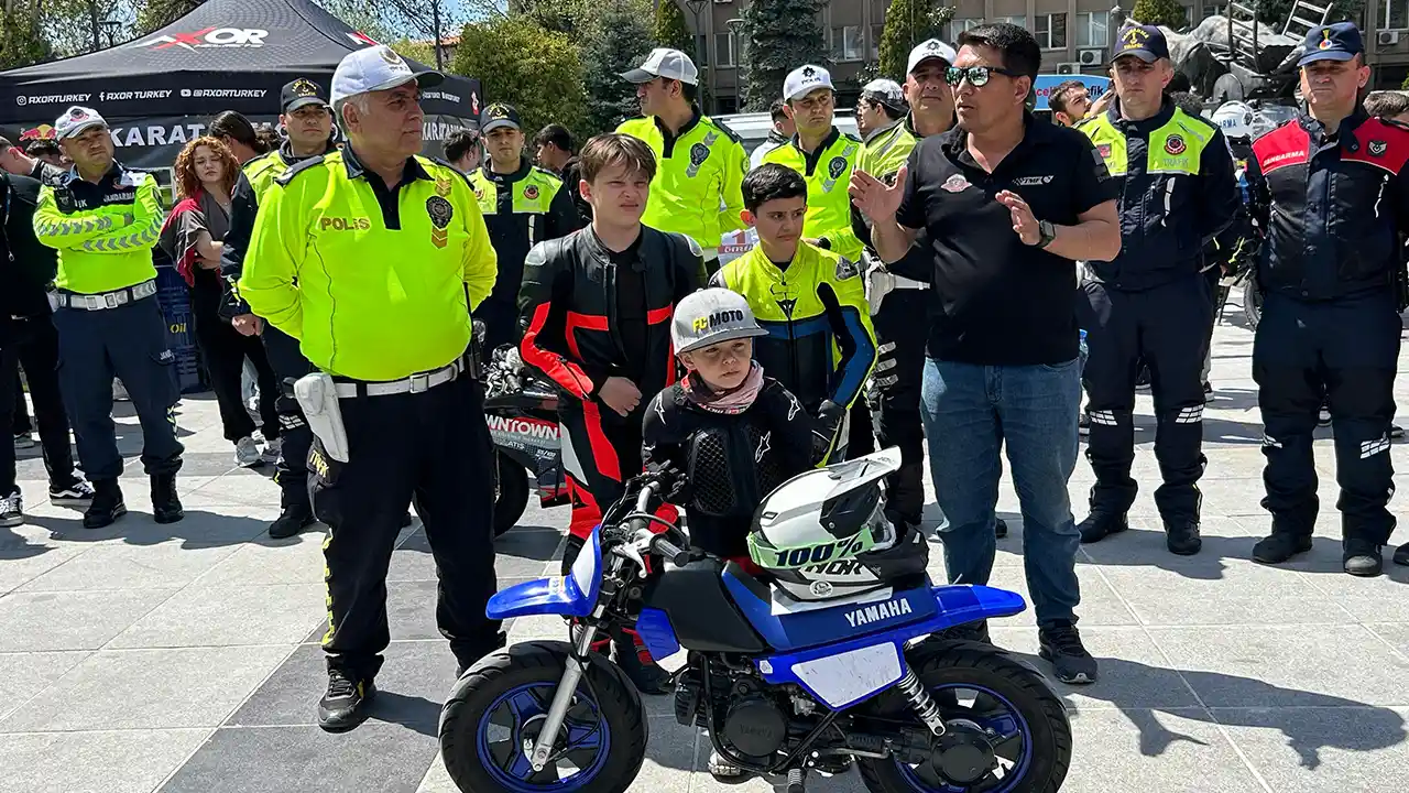 Uşak’ta Motosiklet Sürücülerine “Bir Kural, 1 Ömür” Eğitimi