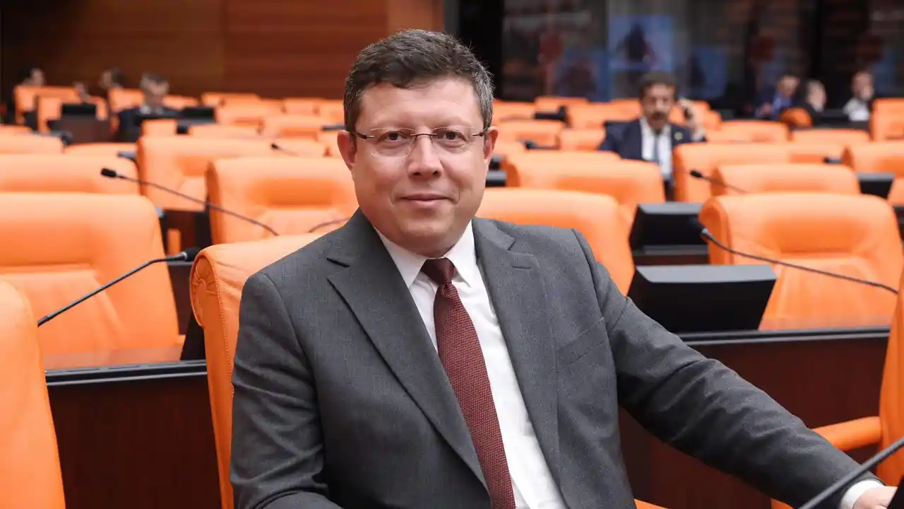 AK Parti’den Uşak Milletvekili Tuğrul’a Stratejik Görev
