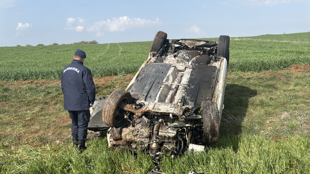 Kütahya'da devrilen otomobilin sürücüsü öldü