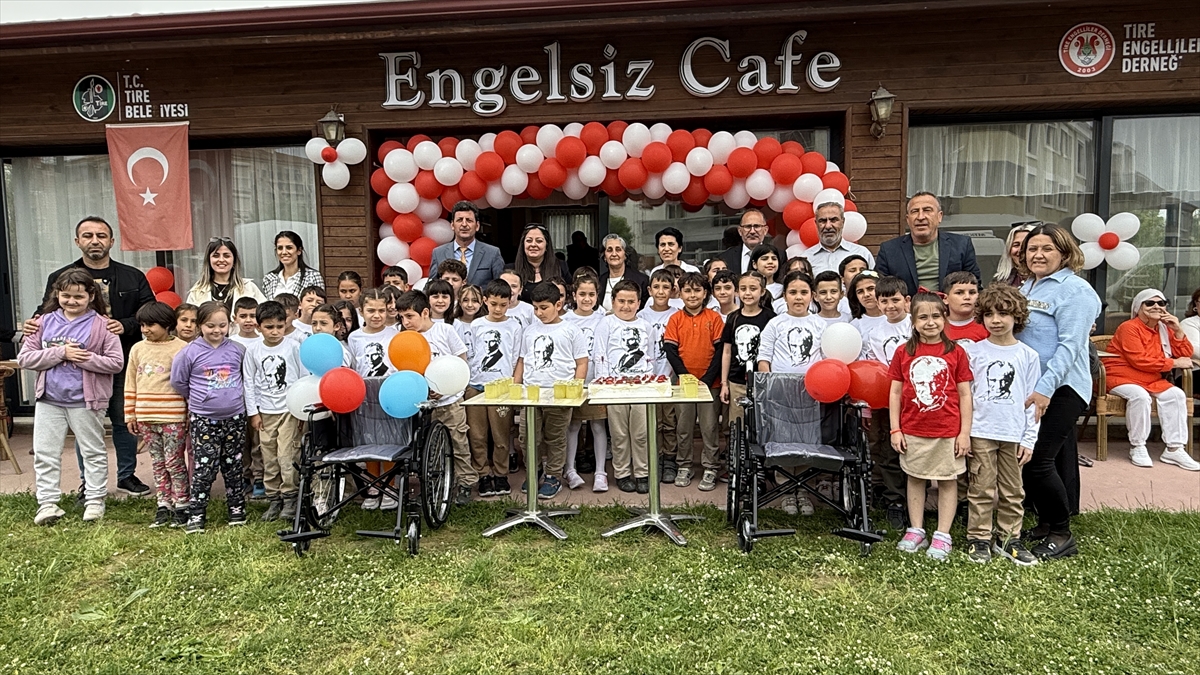 Mavi kapak toplayan Tireli öğrencilerden engellilere 2 tekerlekli sandalye
