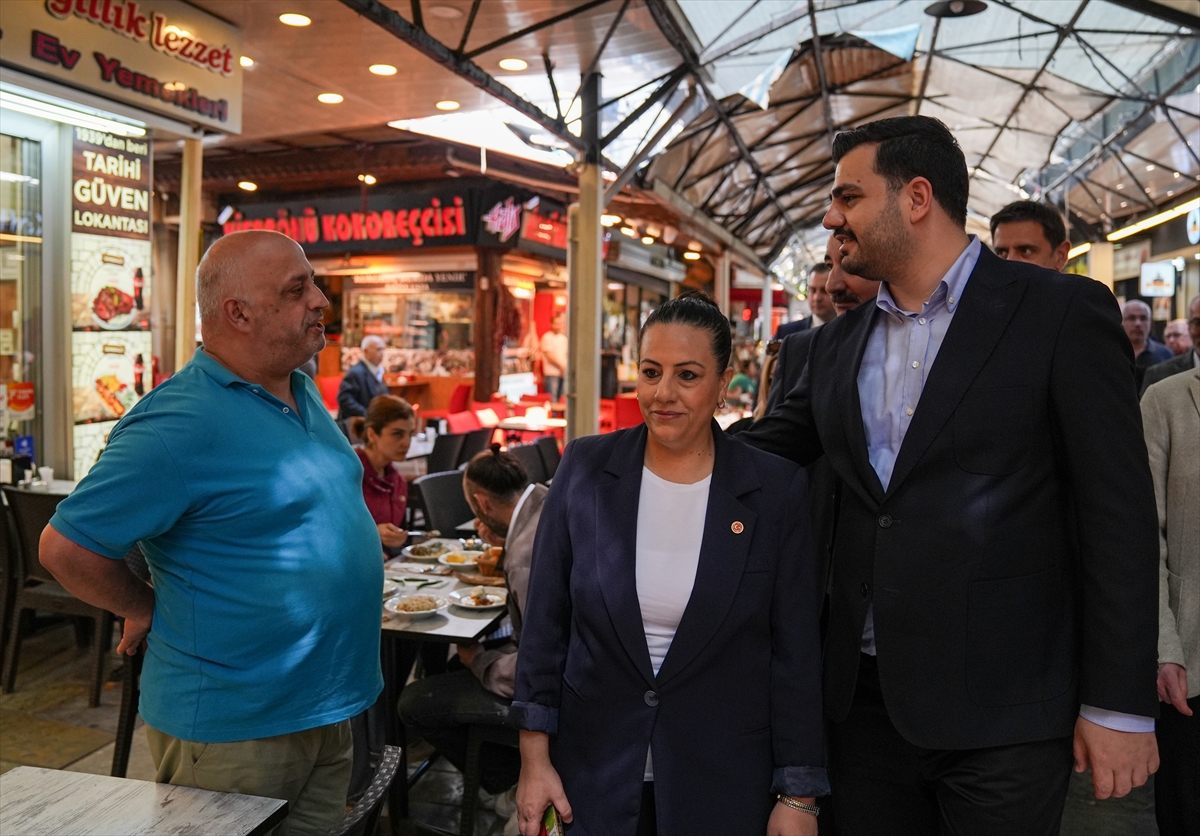 AK Parti Genel Sekreteri İnan, Kemeraltı esnafını ziyaret etti