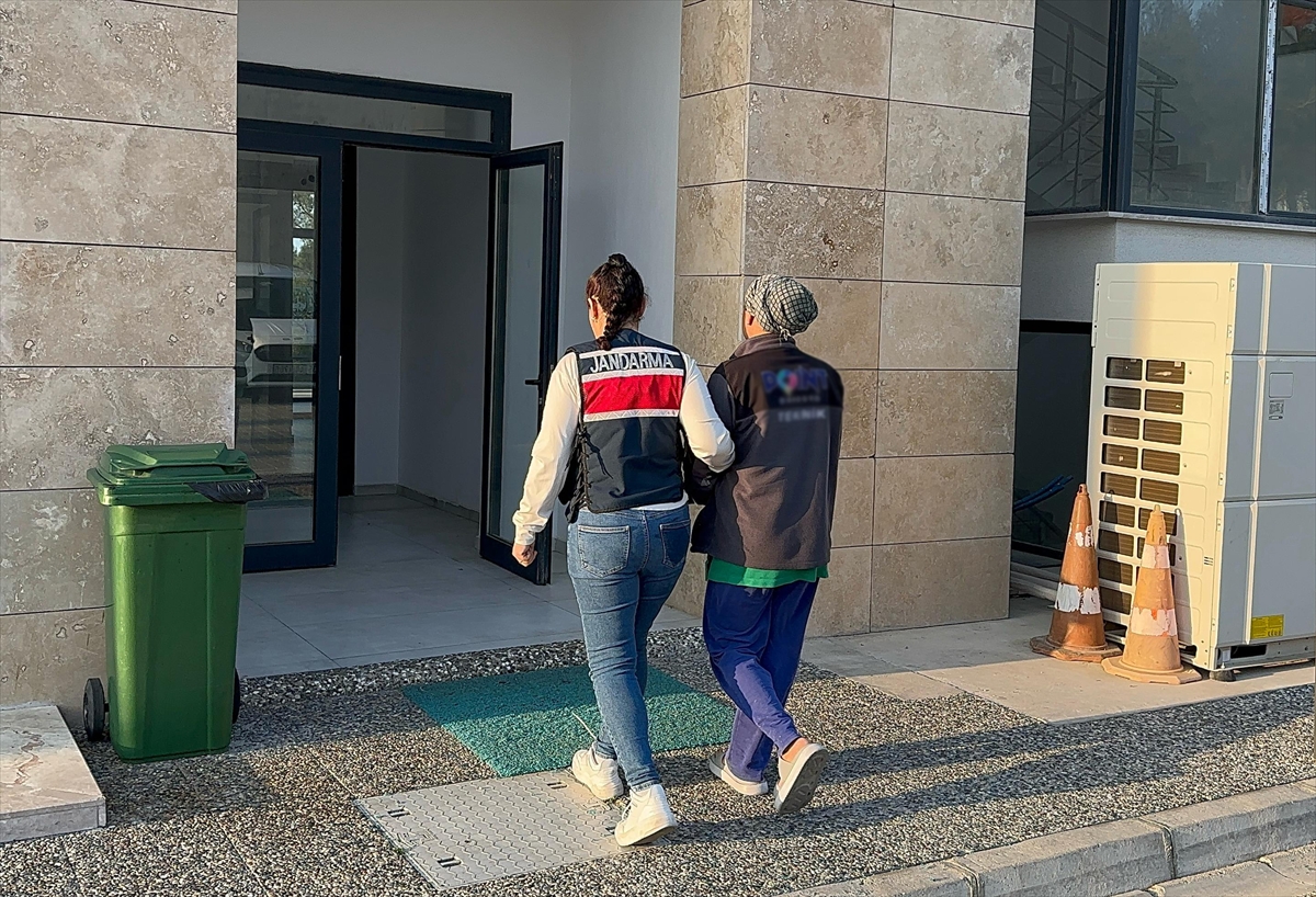 İzmir'de terör örgütü PKK'ya yönelik operasyonda 4 şüpheli yakalandı