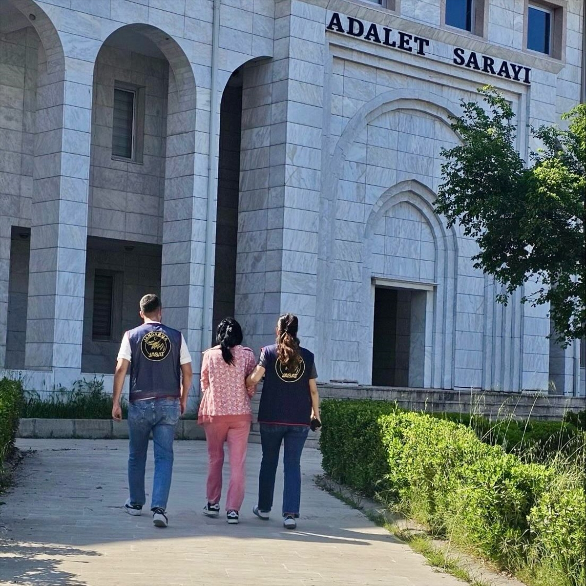 Muğla'da 14 yıl kesinleşmiş hapis cezası bulunan firari hükümlü yakalandı