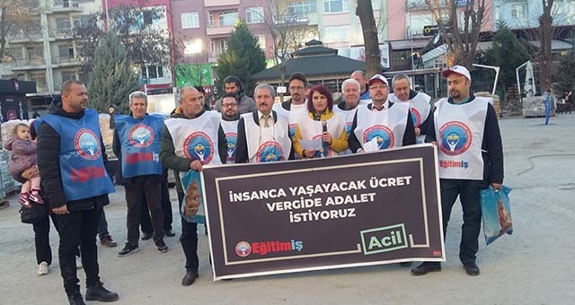 Eğitim-iş Uşak Şube Başkanı Ercan Uzun,  “DÜNYADA BAŞÖĞRETMEN ÜNVANLI BİR LİDERİN KURDUĞU TÜRKİYE CUMHURİYETİ'NDE EĞİTİM EMEKÇİLERİNİN ALDIĞI SEFALET ÜCRETİNİ KABUL ETMİYORUZ”
