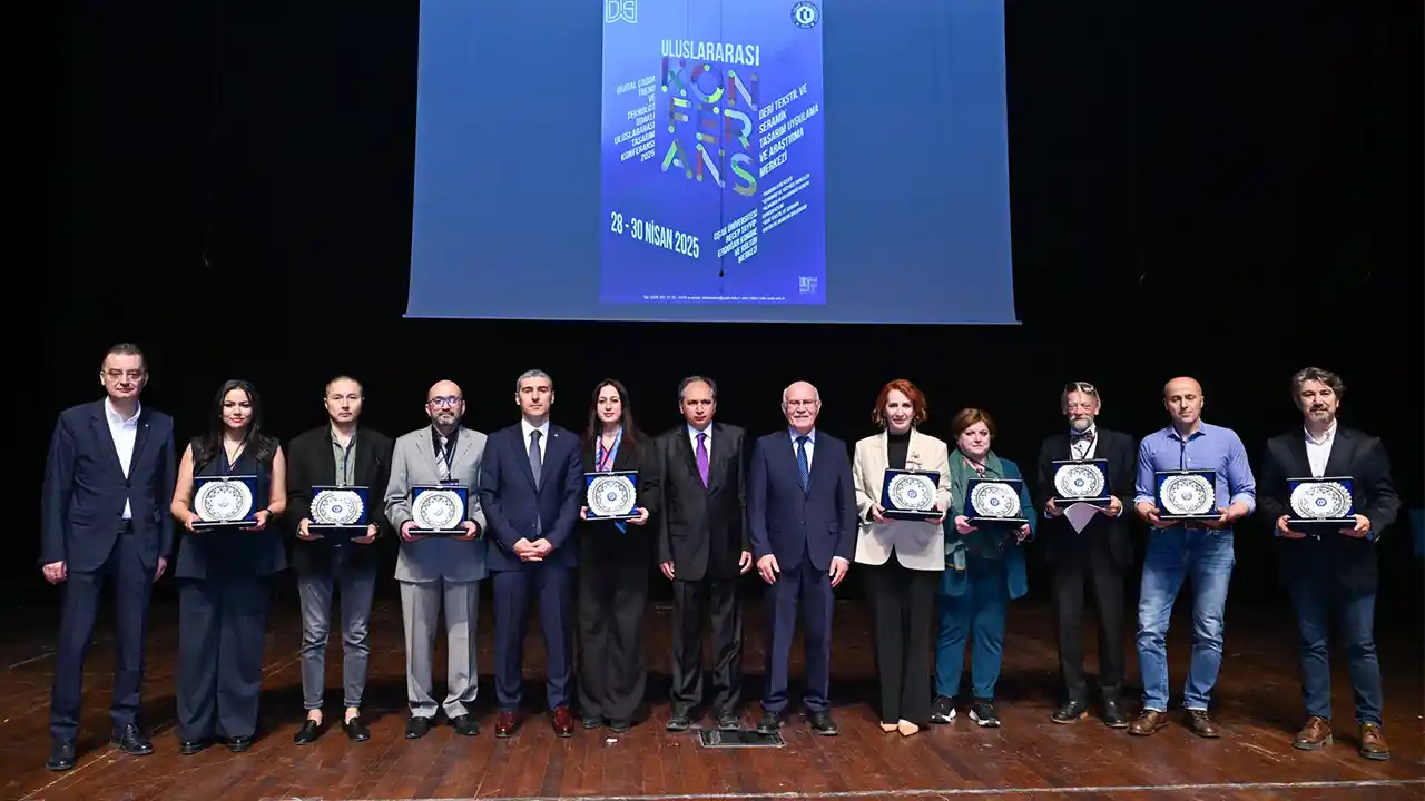 Uşak Üniversitesi'nde Dijital Çağın Tasarımcıları Bir Araya Geldi
