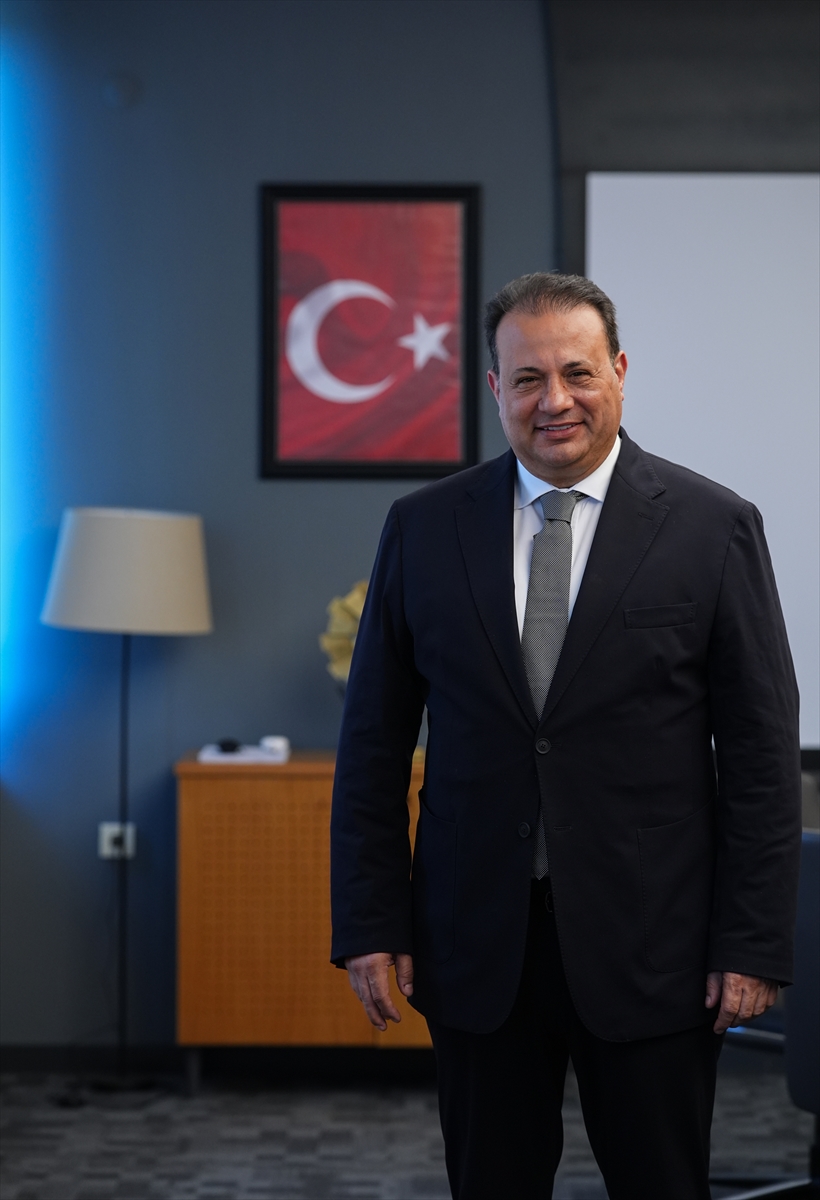 İzmir'de Türk giyim sektörünün sorunları ve çözüm önerileri konuşuldu