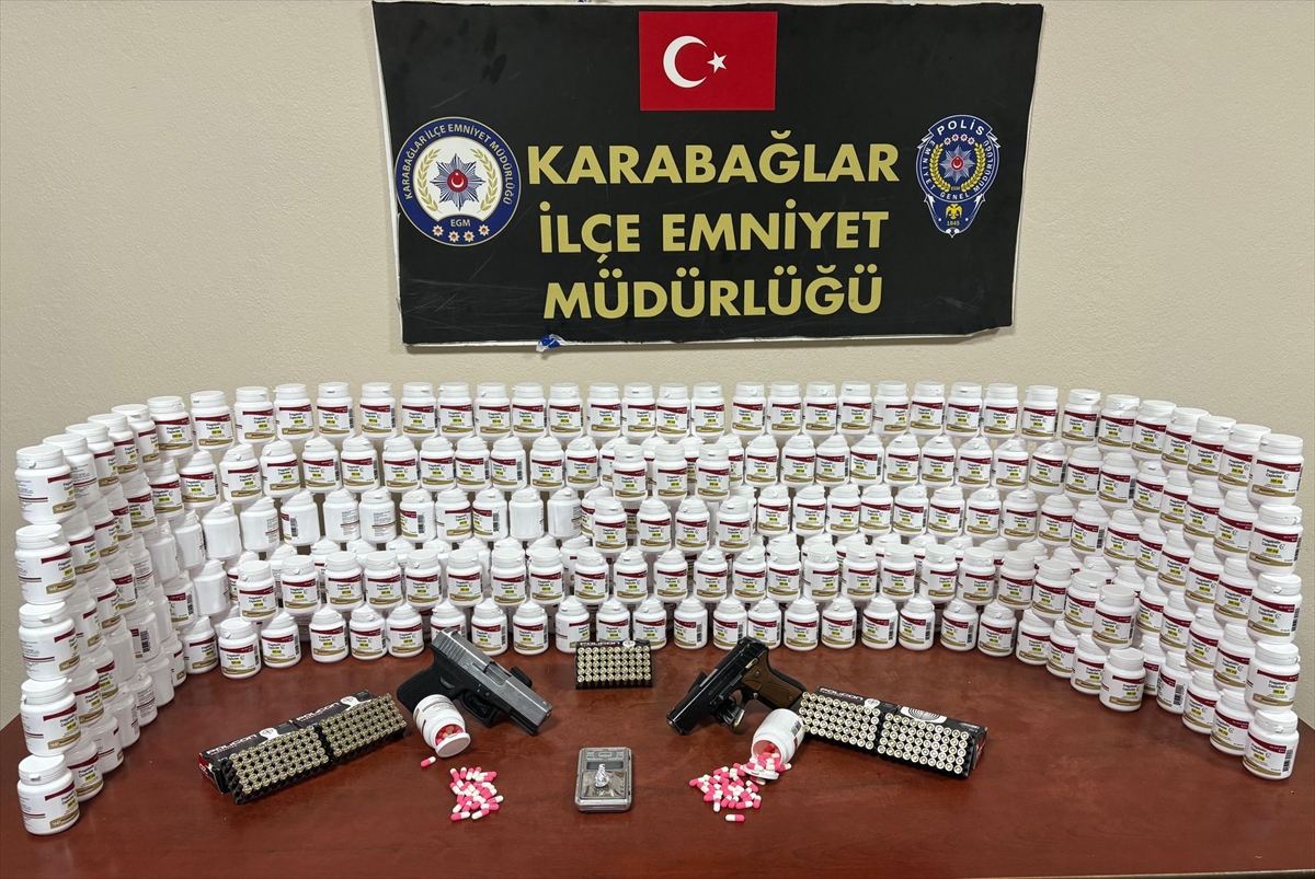 İzmir'de iş yerinde 13 bin 776 sentetik ecza hap bulunan şüpheli gözaltına alındı