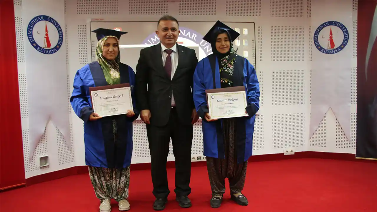 Kütahya'da "Kadın Üniversitesi" ilk mezunlarını verdi