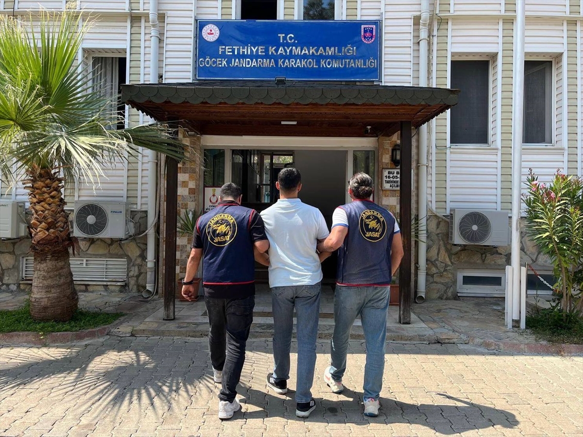 Fethiye'de 3 ayrı suçtan 12 yıl 6 ay cezası bulunan firari hükümlü yakalandı