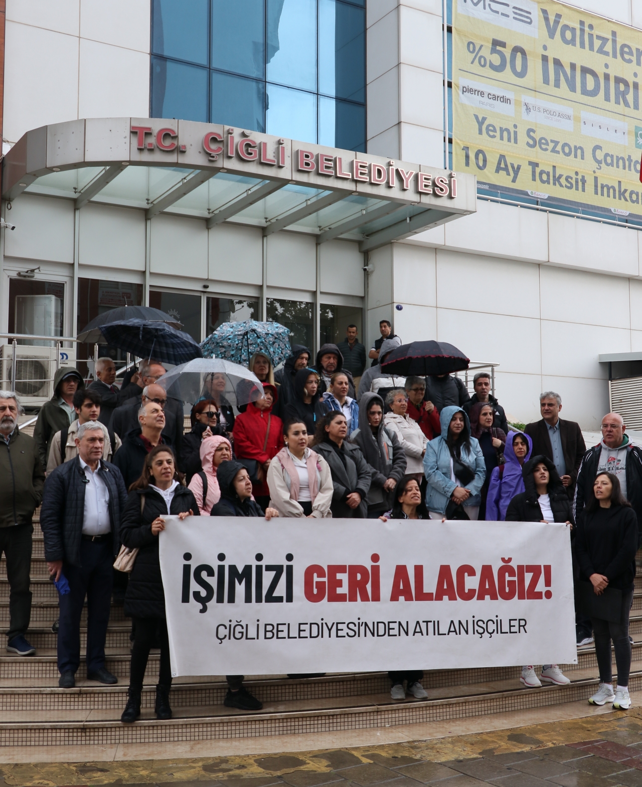 İzmir'de 11 ay önce işten çıkarılan işçiler, CHP Genel Merkezi'ne yürüyüş başlattı