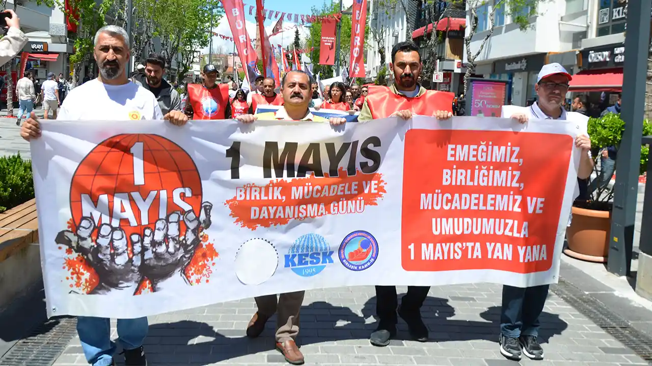 Uşak’ta 1 Mayıs Coşkusu: Meydan Halayla Şenlendi!