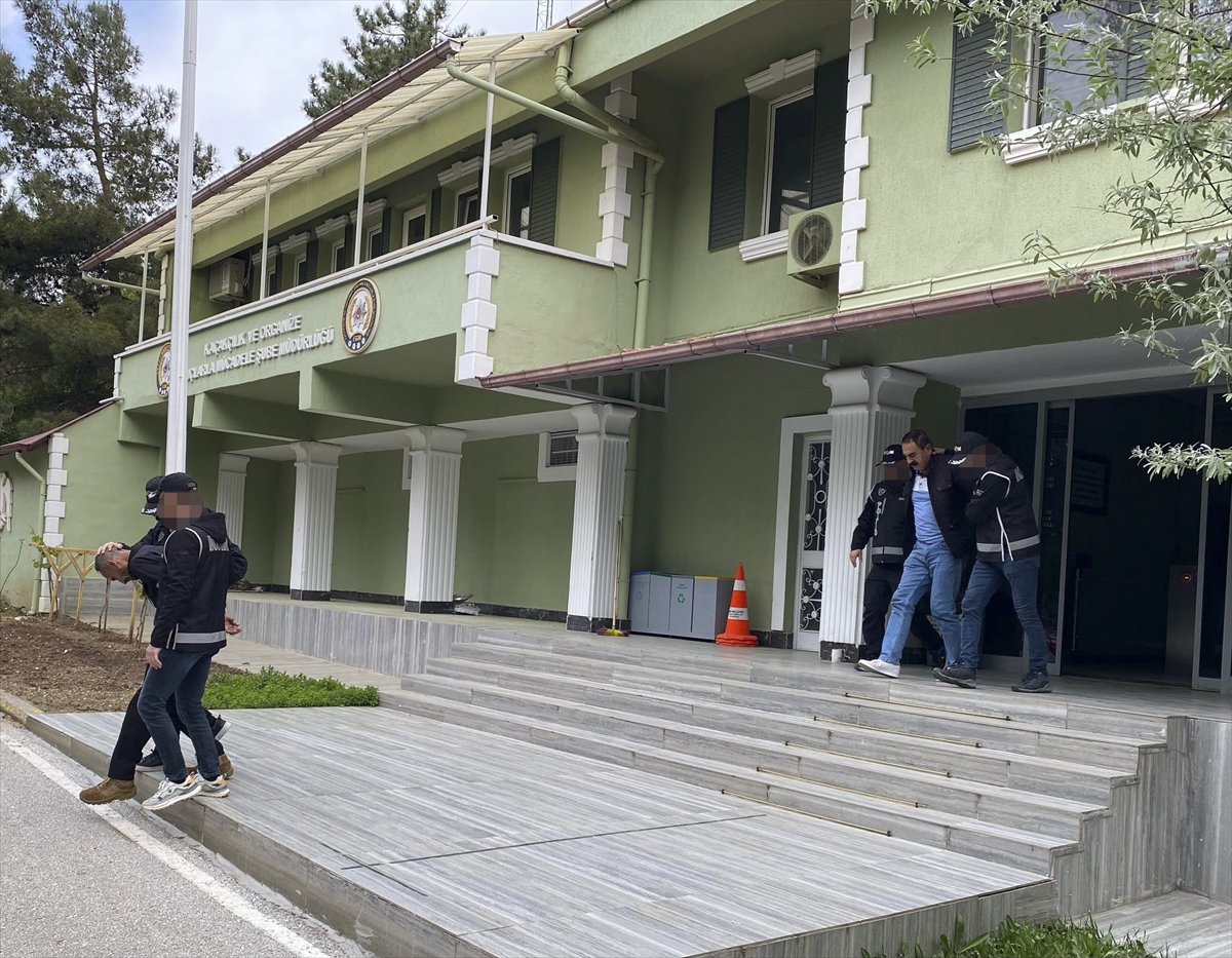 Uşak'ta KKTC için sahte belge düzenleyen 2 şüpheli tutuklandı