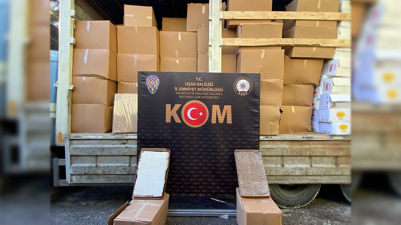 Uşak Polisi 1 Milyona Yakın Kaçak Makaron Ele Geçirdi