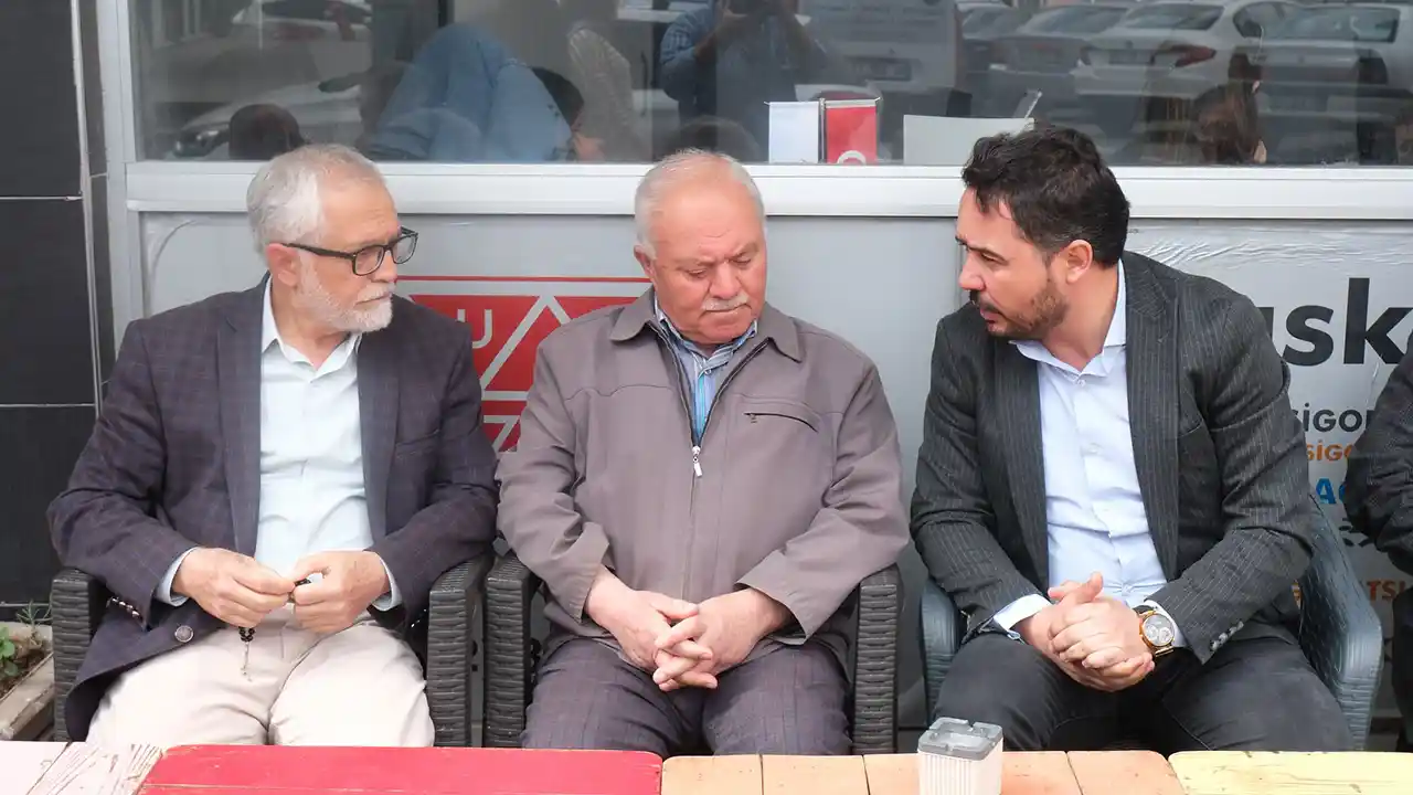 AK Parti Uşak İl Başkanı Yaşar’dan Dörtyol Esnafına Ziyaret