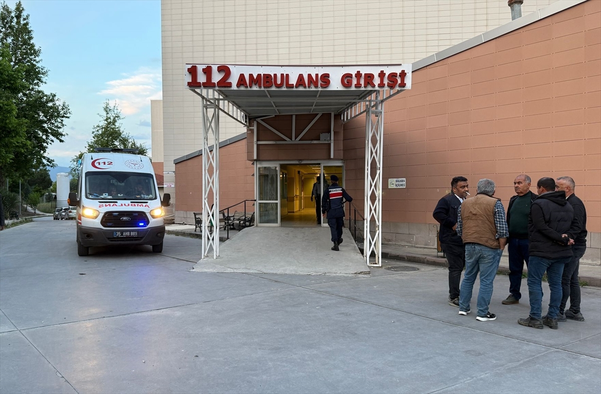İzmir'de 2 kişiyi silahlı yaralayan şüpheli, bir kadını da darbetti