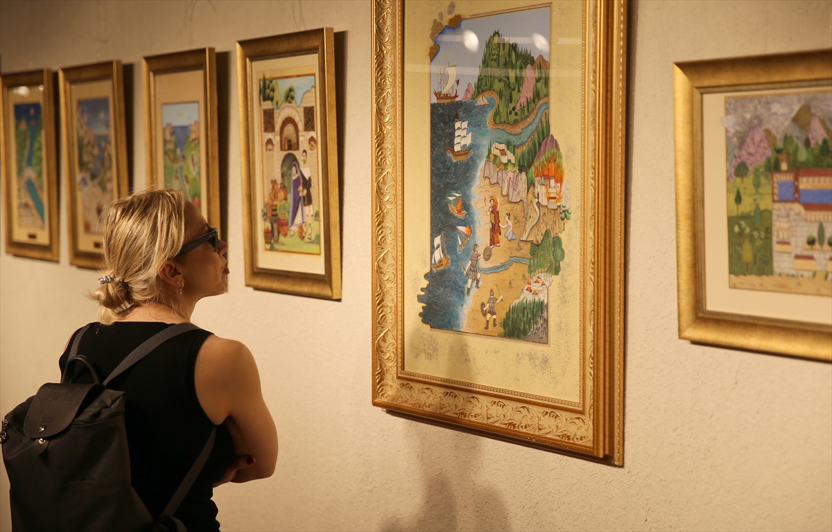 İzmir'de "Geleneksel Türk Sanatları" sergisi sanatseverlerle buluştu