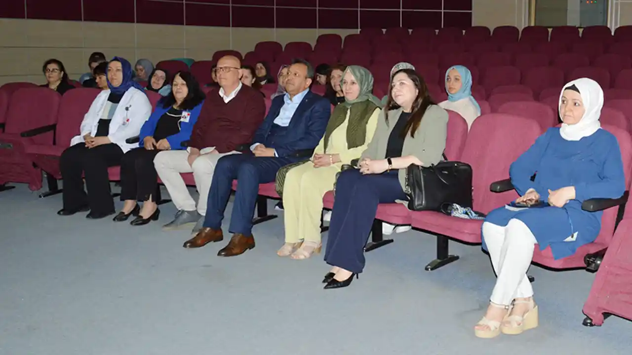 Uşak’ta Ebeler İçin Normal Doğum Eğitim Programı Başladı