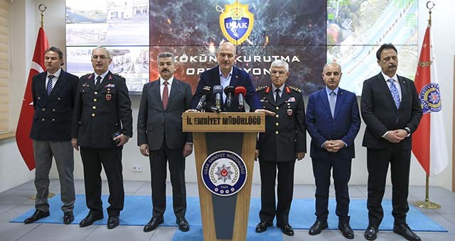 İÇİŞLERİ BAKANI SÜLEYMAN SOYLU, UŞAK'TA "KÖKÜNÜ KURUTMA OPERASYONU"NA İLİŞKİN AÇIKLAMA YAPTI
