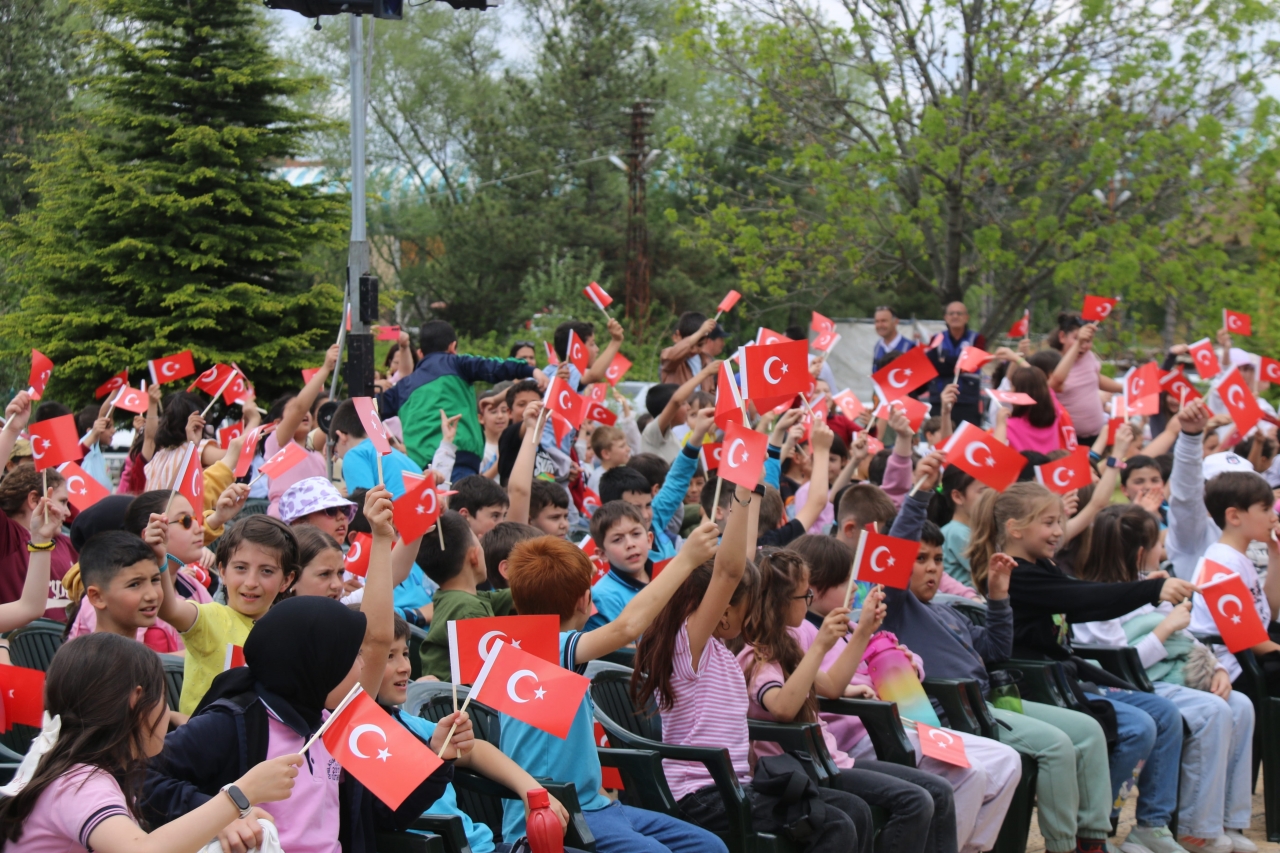 "Vagon Sahne" Kütahya'da öğrencilerle buluştu