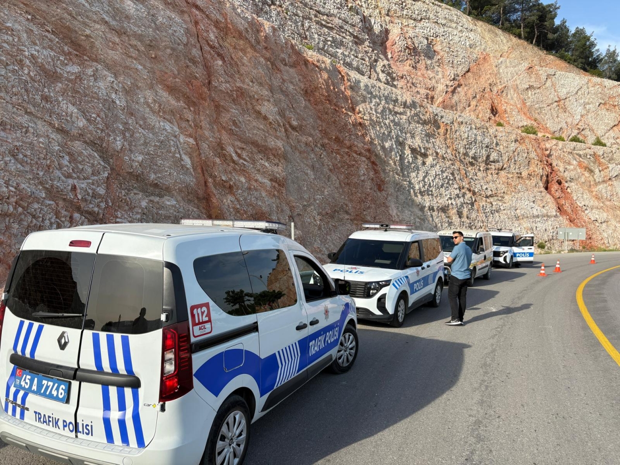 Manisa'da devrilen motosikletteki 1 kişi öldü, 1 kişi yaralandı