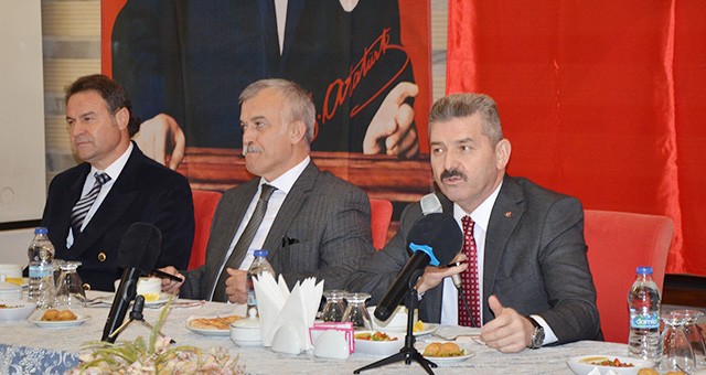 UŞAK VALİSİ DR. TURAN ERGÜN, 10 OCAK ÇALIŞAN GAZETECİLER GÜNÜNDE, UŞAKTA GÖREV YAPAN BASIN MENSUPLARIYLA YEMEKTE BİR ARAYA GELDİ