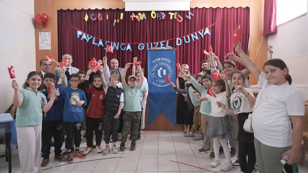 Minik Ellerle Renkli Takılar