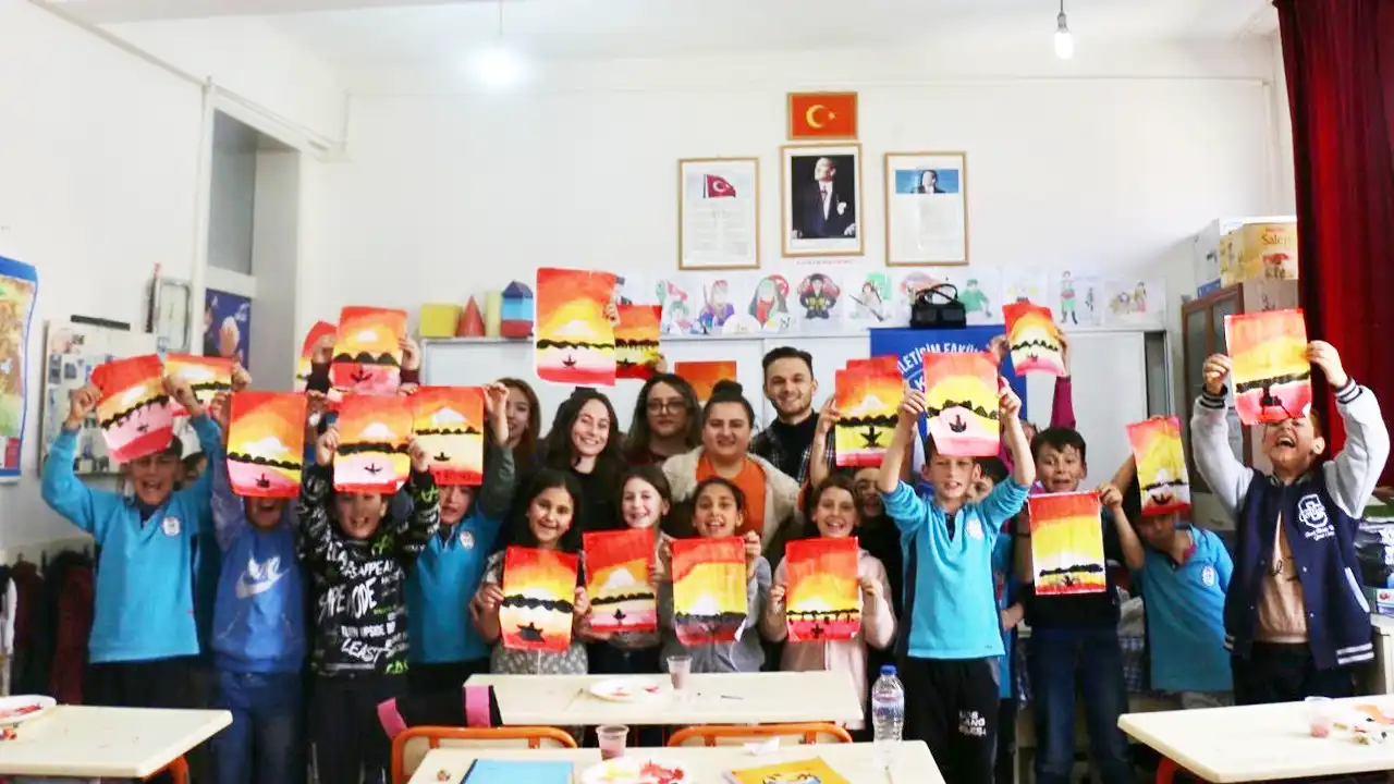 Üniversite öğrencileri İlkokul Öğrencileri ile Sanatı Buluşturdu