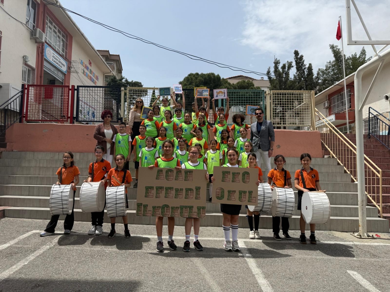 İzmir'de öğrenciler mahallelerde çevre bilinci oluşturuyor