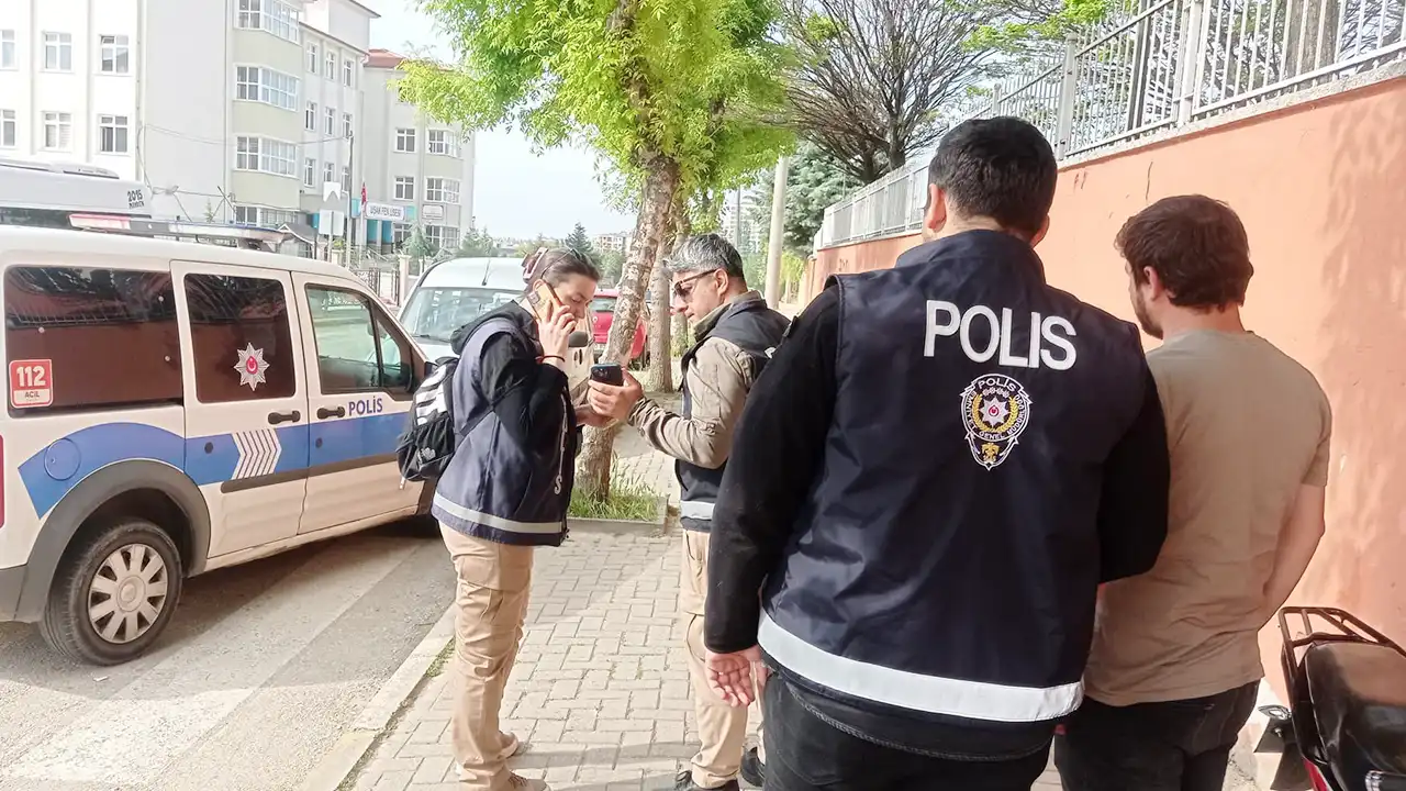 Uşak’ta Okul Çevrelerinde Polis'ten Sıkı Denetim