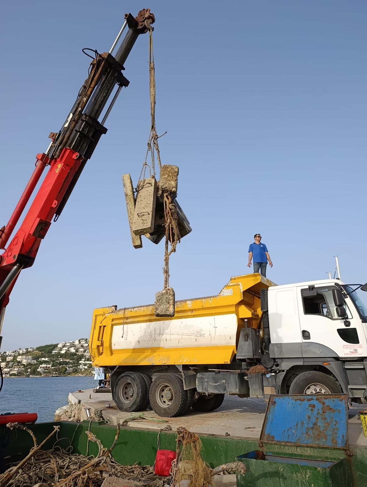 Bodrum'da deniz dibinden 45 ton atık toplandı