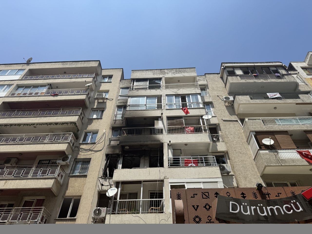 İzmir'de 4 kişinin yaralandığı apartman dairesindeki patlamaya ilişkin açıklama