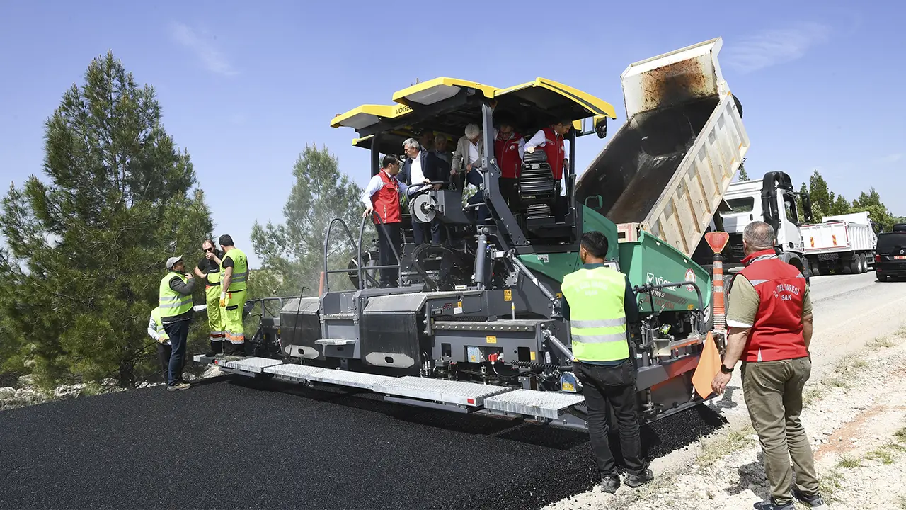 Uşak’ta Asfalt Sezonu Başladı! Hedef: 125 Kilometrelik Yol