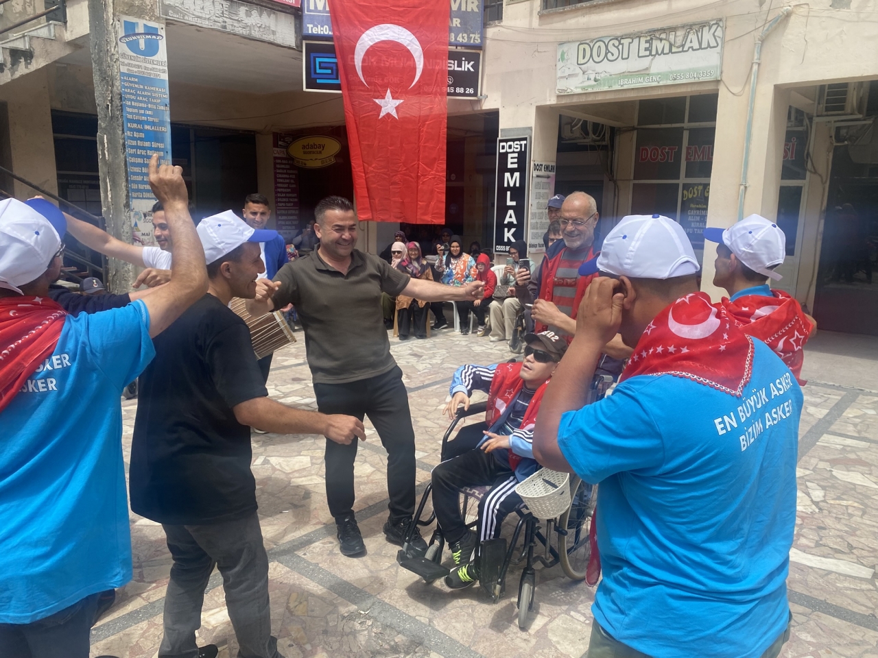 Kırkağaç'ta engellilere asker uğurlama eğlencesi yapıldı
