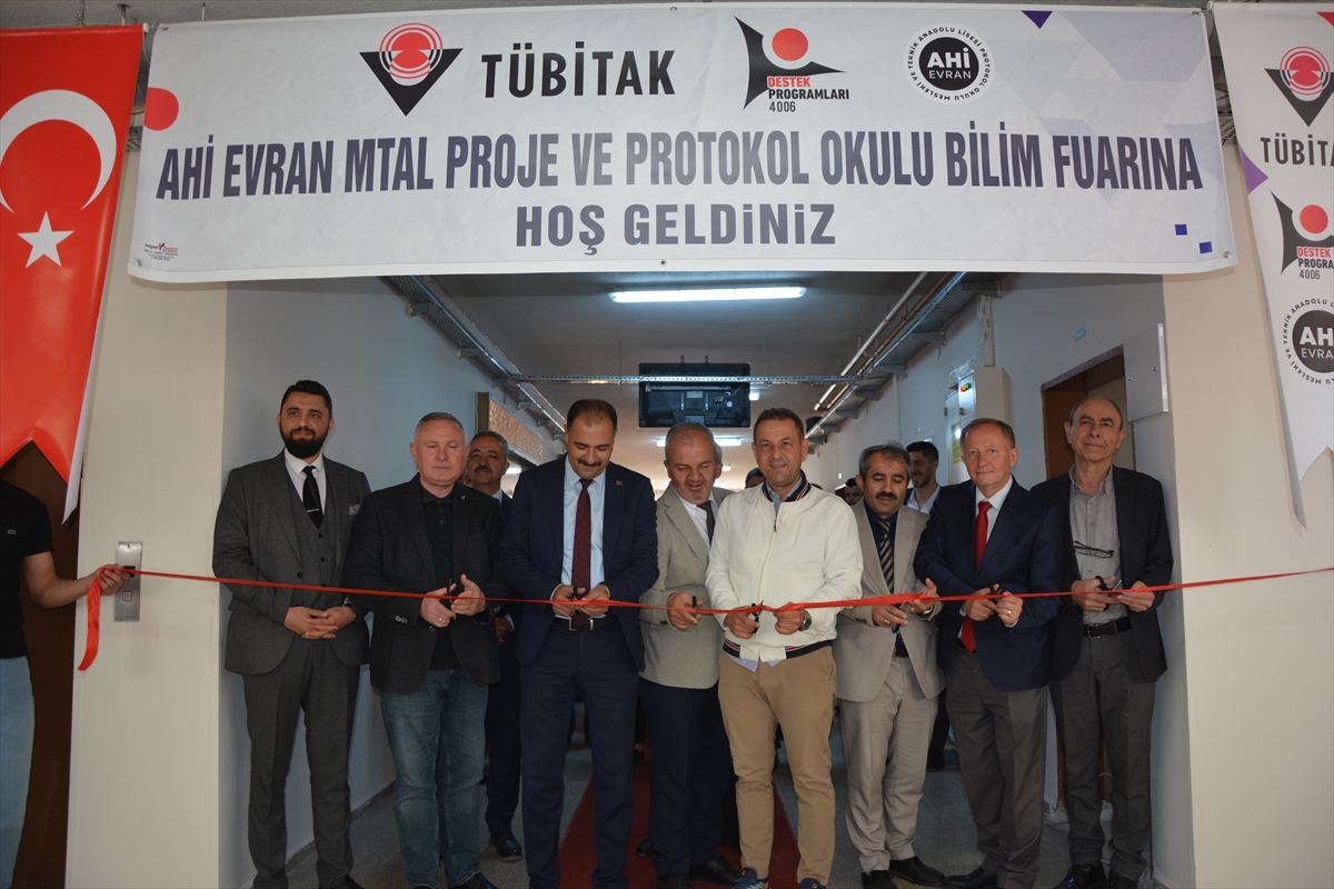 Demirci'de TÜBİTAK Bilim Fuarı düzenlendi