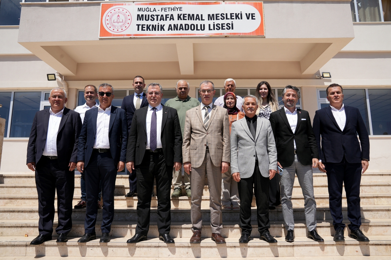 Fethiye'de lisede oluşturulan bilgisayar atölyesi açıldı