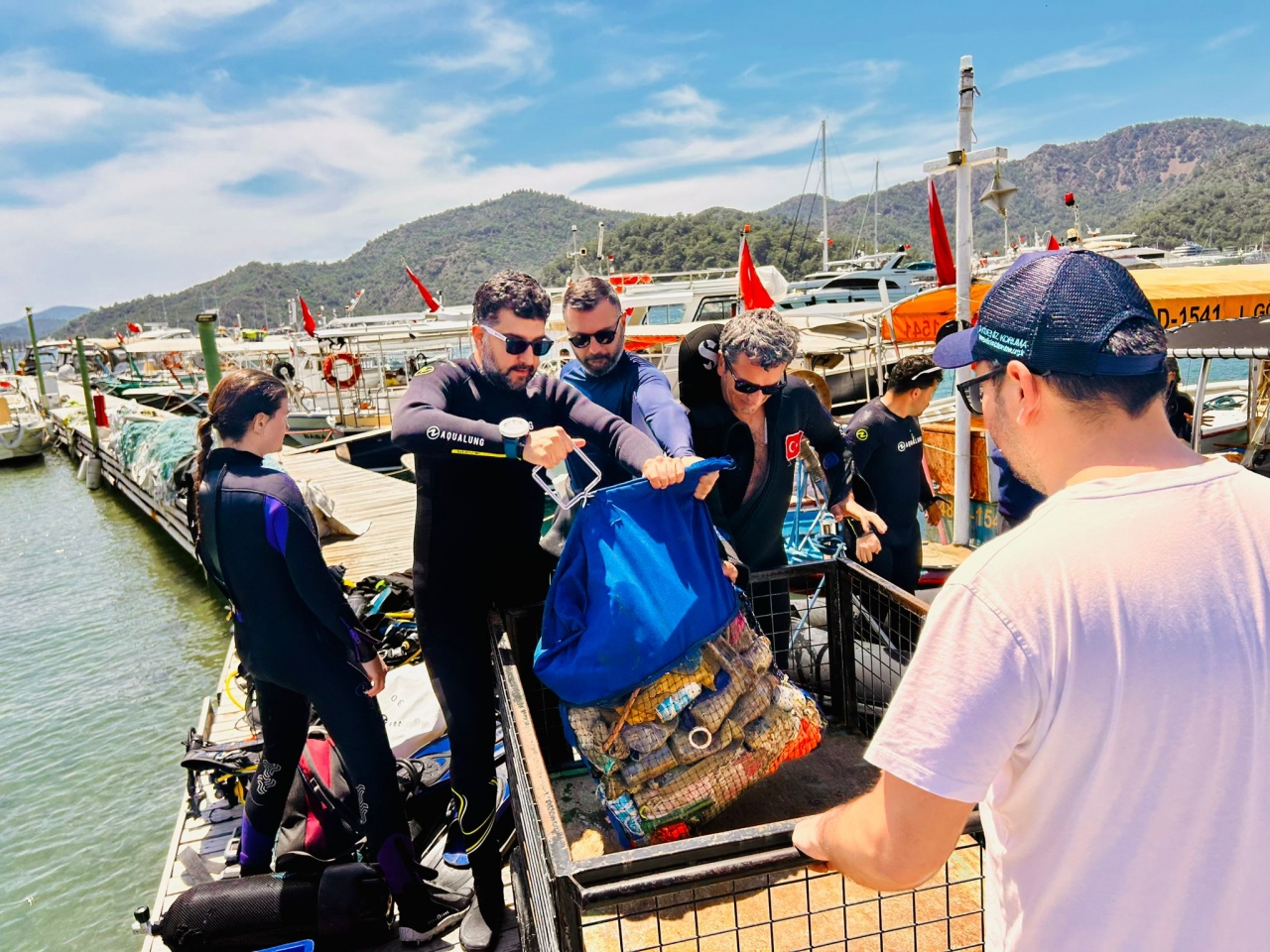 Fethiye'de deniz dibi temizliği yapıldı
