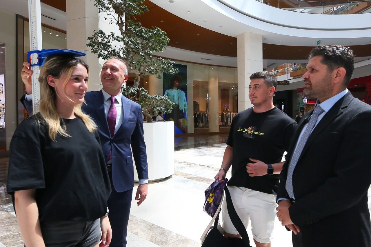 İzmir'de "sağlıklı yaşam" için boy ve kilolar ölçülüyor