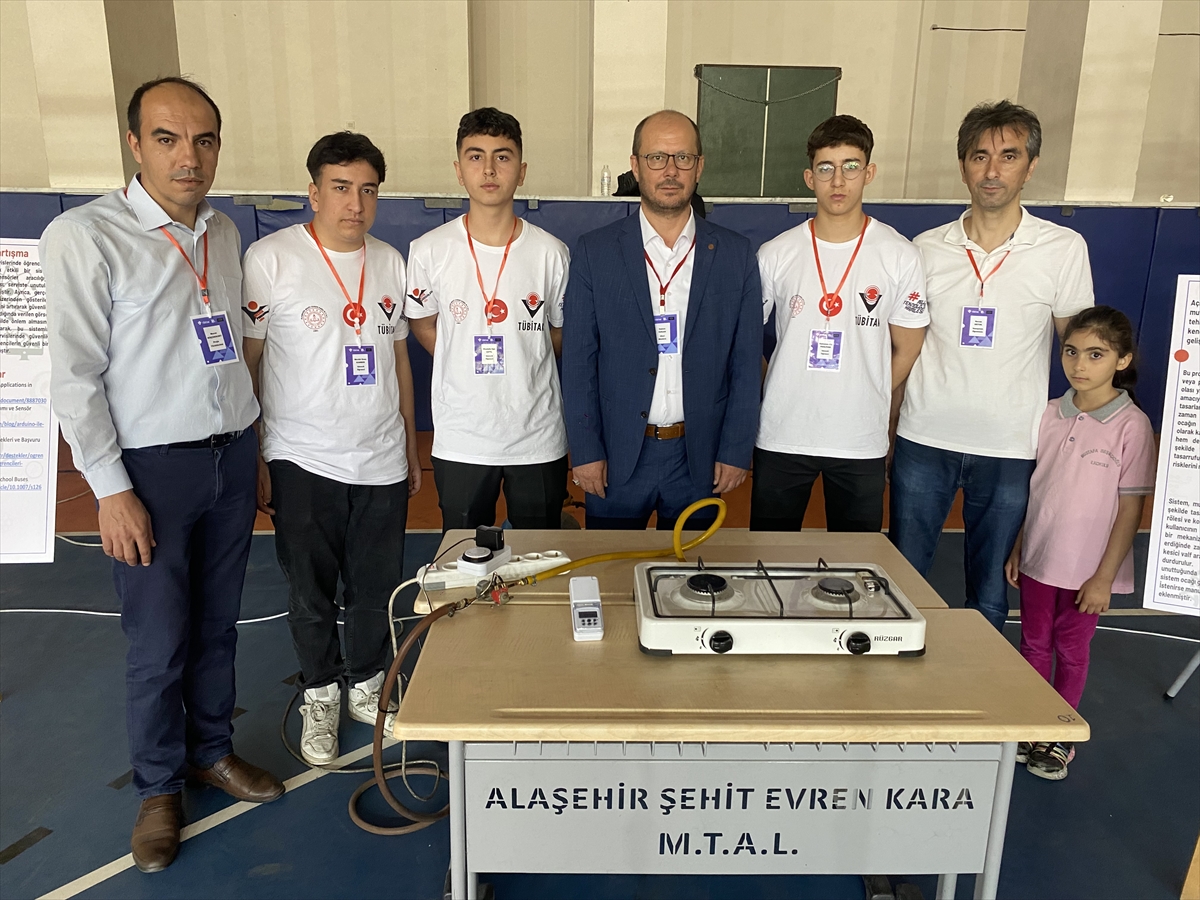 Alaşehir'de bilim fuarı düzenlendi
