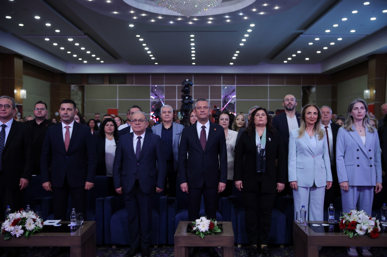 CHP Genel Başkanı Özel, Aydın'da Otizm Sempozyumu'nda konuştu