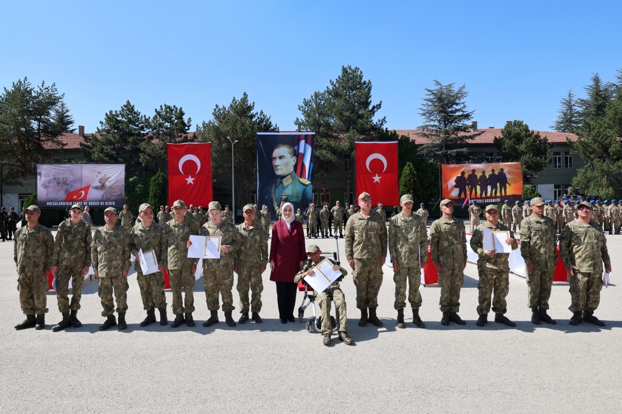 Afyonkarahisar'da engelliler bir günlük askerlik sevinci yaşadı