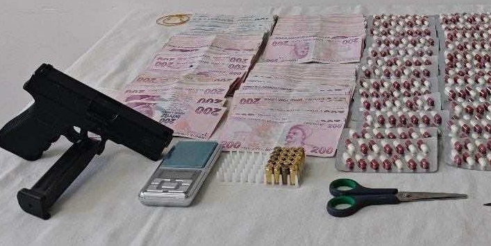 Denizli'de uyuşturucu operasyonunda yakalanan 3 zanlı tutuklandı